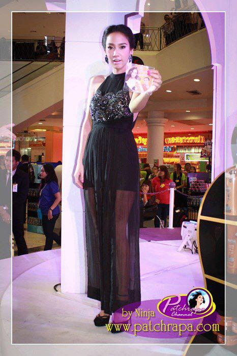 ประมวลภาพ"อั้ม พัชราภา" @ HAIR COLORFULL FESTIVAL 2013 !