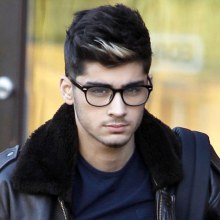 ใส่แว่นหล่อว่ะ...