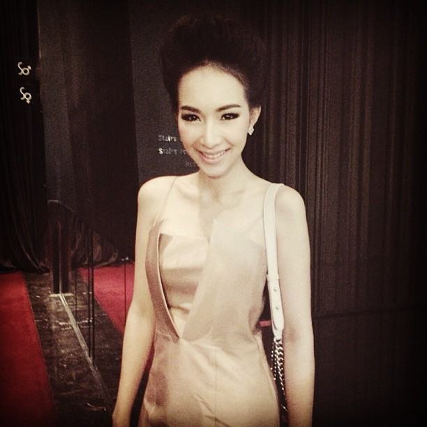 มิ้นท์ ณัฐวรา กับ เนย โชติกา ใครสวยกว่ากัน