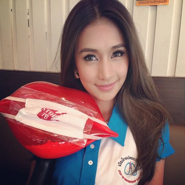 มิ้นท์ ณัฐวรา กับ เนย โชติกา ใครสวยกว่ากัน