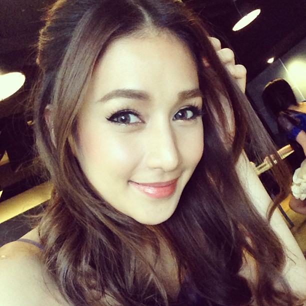 มิ้นท์ ณัฐวรา กับ เนย โชติกา ใครสวยกว่ากัน