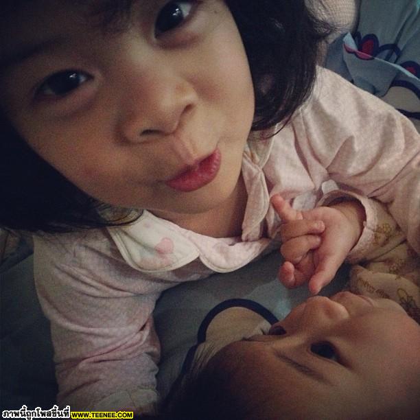 น่ารักอ่ะ'น้องยี่หวา'-'ยูจิน'ลูกสาว 2 หน่อของ 'บร๊ะเจ้าโจ๊ก'