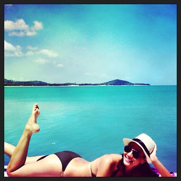 หวานซะ! พิม ซอนย่า อวดหุ่นเป๊ะ ควง สามี เที่ยวเกาะสมุย