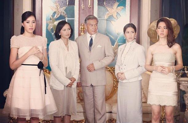 โม มนชนก แสงฉายเพียงเพ็ญ ร้ายได้เทพสุดๆ กับบท พเยีย จาก แผนรัก แผนร้าย