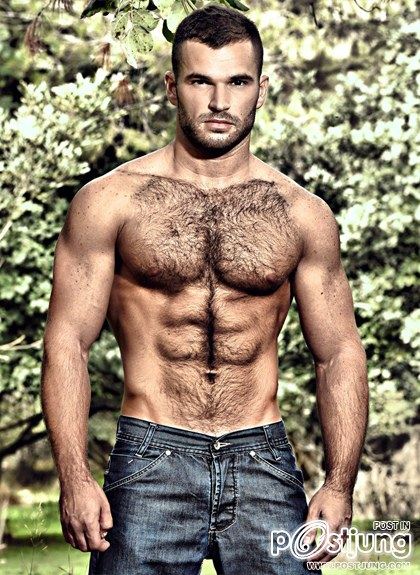 Who&rsquo;s this sexy hairy guy ? : HQ images