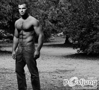 Who&rsquo;s this sexy hairy guy ? : HQ images