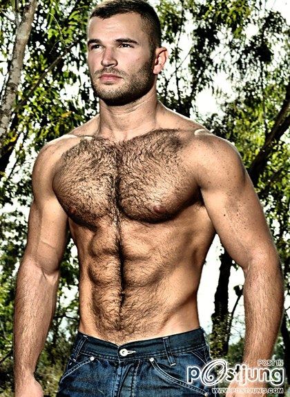 Who&rsquo;s this sexy hairy guy ? : HQ images
