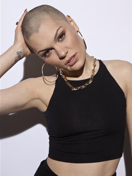 ช็อก!! วงการ !! " jessie j " โกนหัวโล้น