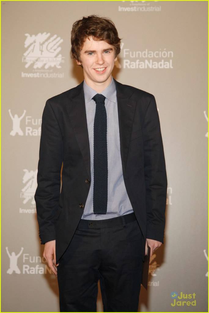 Freddie Highmore จากชาร์ลีกับโรงงานช็อกโกแลต
