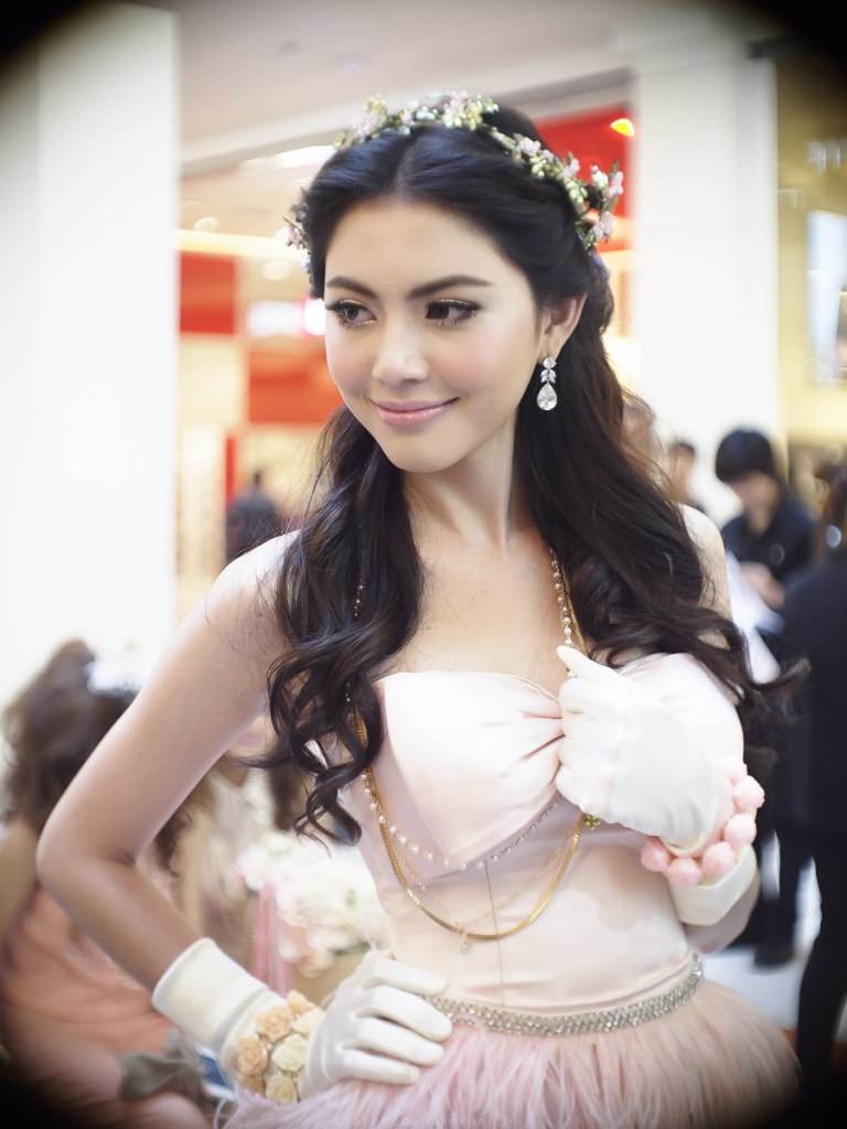 ใหม่ ดาวิกา คนหรือนางฟ้าเนี่ย