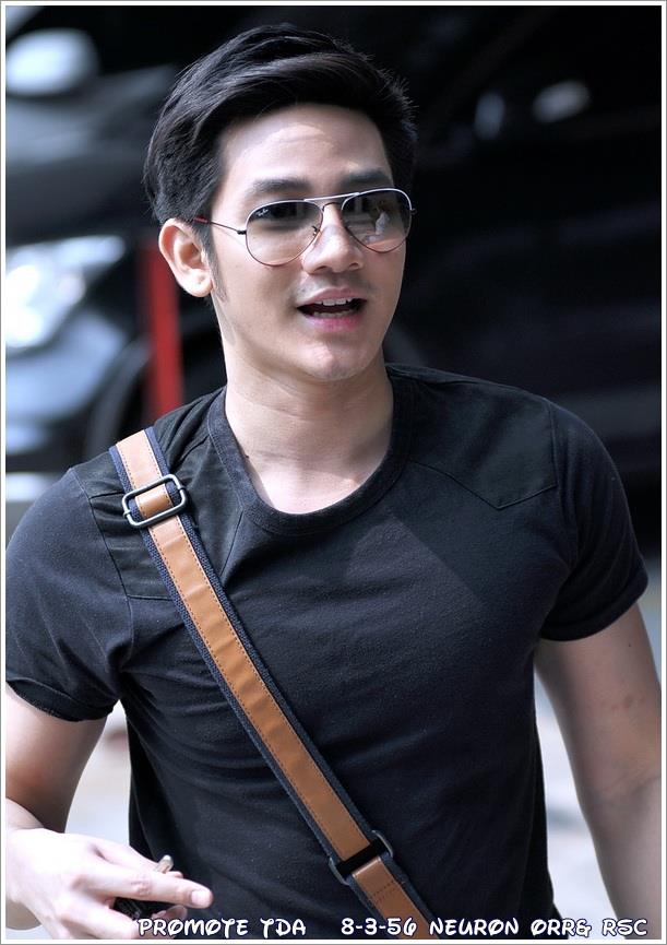 instagram @ron_patarapon (รอน ภัทรภณ)