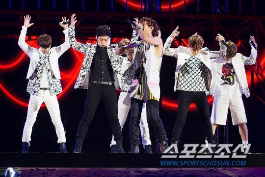 Korean Music Wave in Bangkok 2013 ไอดอลเกาหลี ยกทัพ จัดเต็ม!