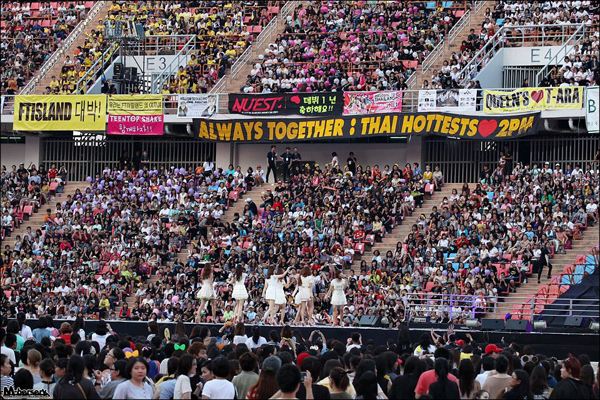 Korean Music Wave in Bangkok 2013 ไอดอลเกาหลี ยกทัพ จัดเต็ม!