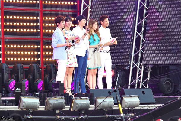 Korean Music Wave in Bangkok 2013 ไอดอลเกาหลี ยกทัพ จัดเต็ม!