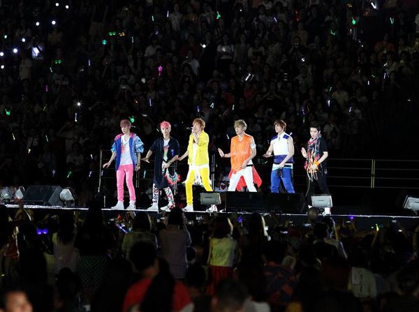 Korean Music Wave in Bangkok 2013 ไอดอลเกาหลี ยกทัพ จัดเต็ม!