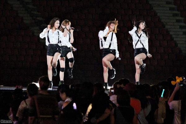 Korean Music Wave in Bangkok 2013 ไอดอลเกาหลี ยกทัพ จัดเต็ม!