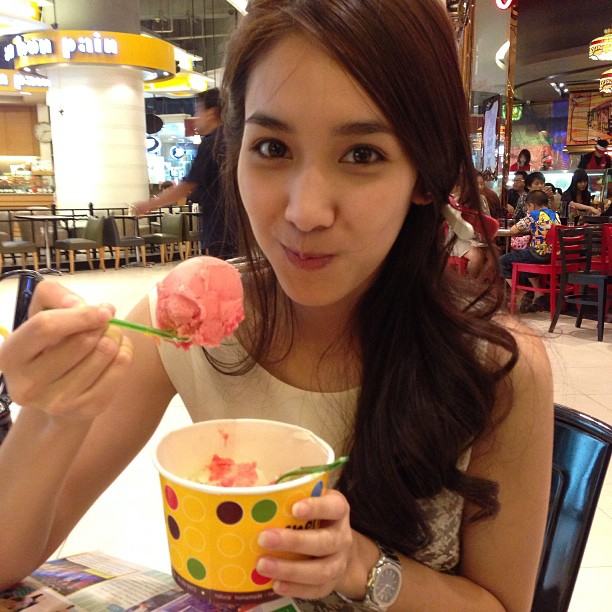 ใบเฟิร์น พิมพ์ชนก กับ มิน พีชญา ใครสวยกว่ากัน