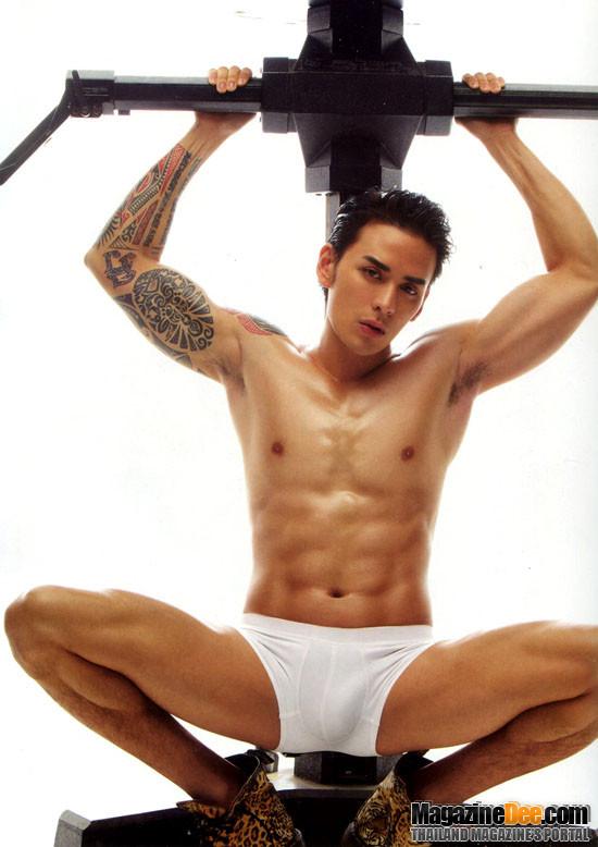 แทค ภรัณยู โชว์กล้าม อวดหุ่นล่ำ น่าหม่ำสุดๆ