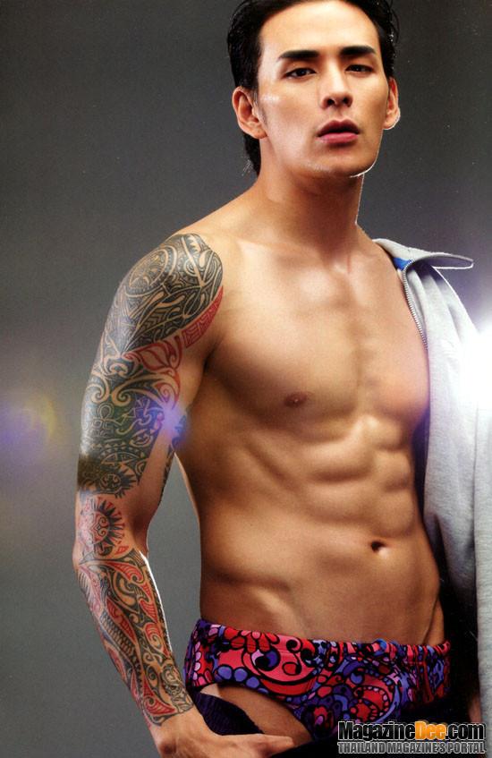 แทค ภรัณยู โชว์กล้าม อวดหุ่นล่ำ น่าหม่ำสุดๆ