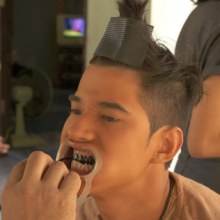 ใหม่ ดาวิกา - มาริโอ้ นำทีม แก๊งฟันดำ พร้อมจัดเต็มทรงผมยอดฮิต ใน พี่มาก พระโขนง