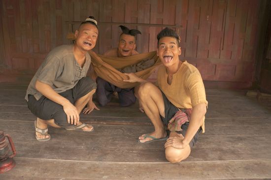 ใหม่ ดาวิกา - มาริโอ้ นำทีม แก๊งฟันดำ พร้อมจัดเต็มทรงผมยอดฮิต ใน พี่มาก พระโขนง