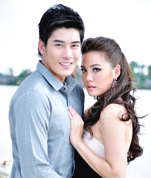 เจนี่ใส่คอนแทคเลนส์ของ Freshlook Colorblend ค่ะไม่ใช่บิ๊กอายแบบขวด .