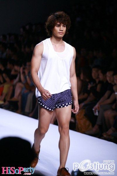 Zenithorial@ ELLE Fashion Week 2011