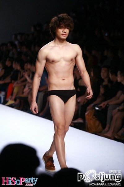 Zenithorial@ ELLE Fashion Week 2011