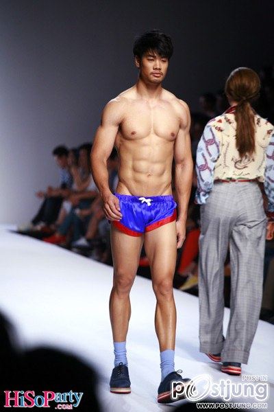 Zenithorial@ ELLE Fashion Week 2011