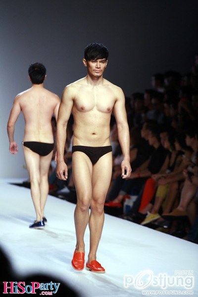 Zenithorial@ ELLE Fashion Week 2011