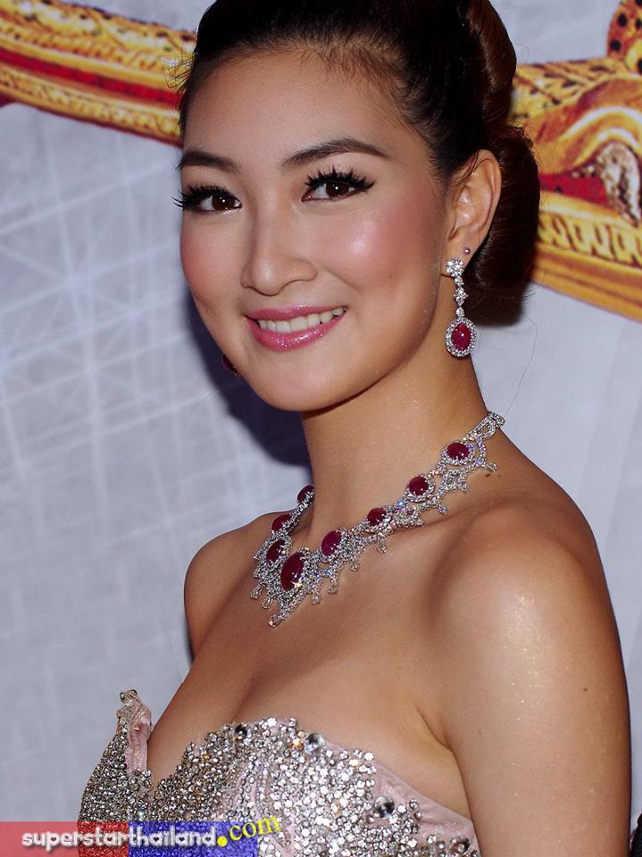 แพนเค้ก เขมนิจ ชุดเริ่ด หน้าเป๊ะ