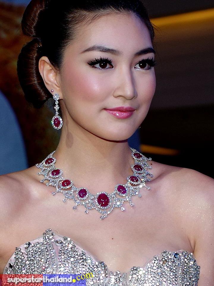 แพนเค้ก เขมนิจ ชุดเริ่ด หน้าเป๊ะ