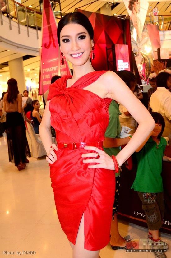 บรรยากาศผู้เข้าสมัคร Miss Tiffany 2013