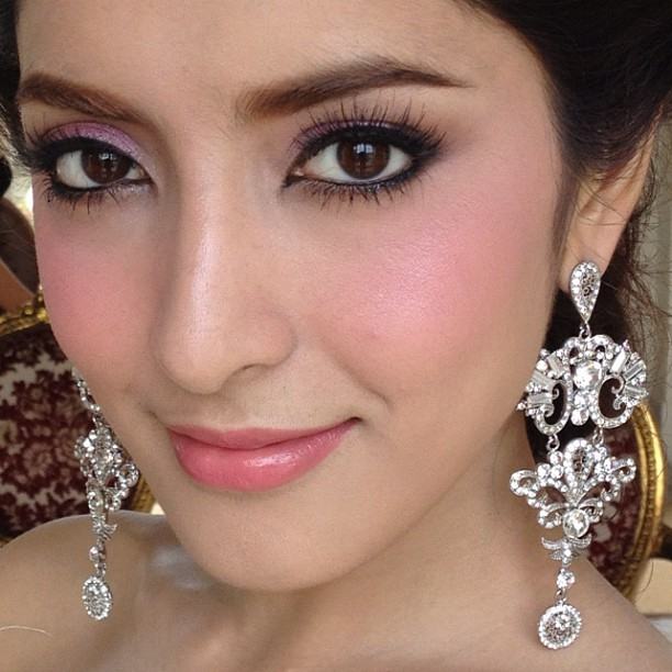 มา@สแกนผิวหน้าดารา@ที่คุณชื่นชอบกันคะว่าใครยังชนะอายุกันบ้าง