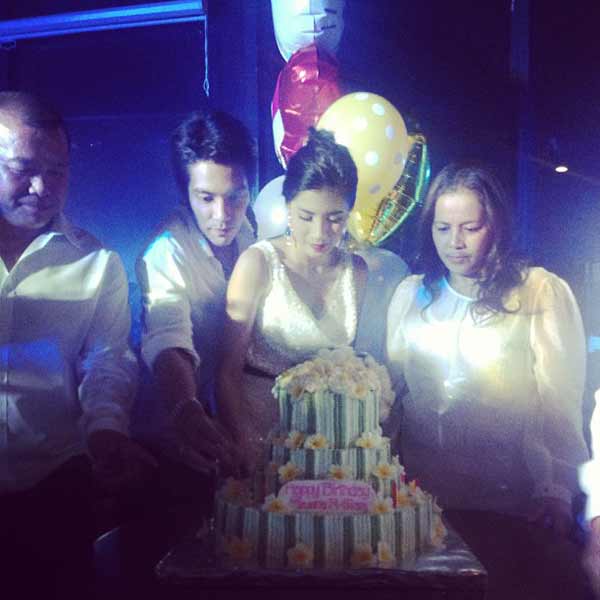 ใบเตย อาร์สยาม จัดปาร์ตี้วันเกิด แซ่บเวอร์