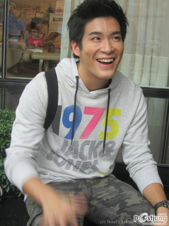 อาเล็ก  ธีรเดช เมื่อนก่อนเฉยๆ แต่ตอนนี้หลงเลย