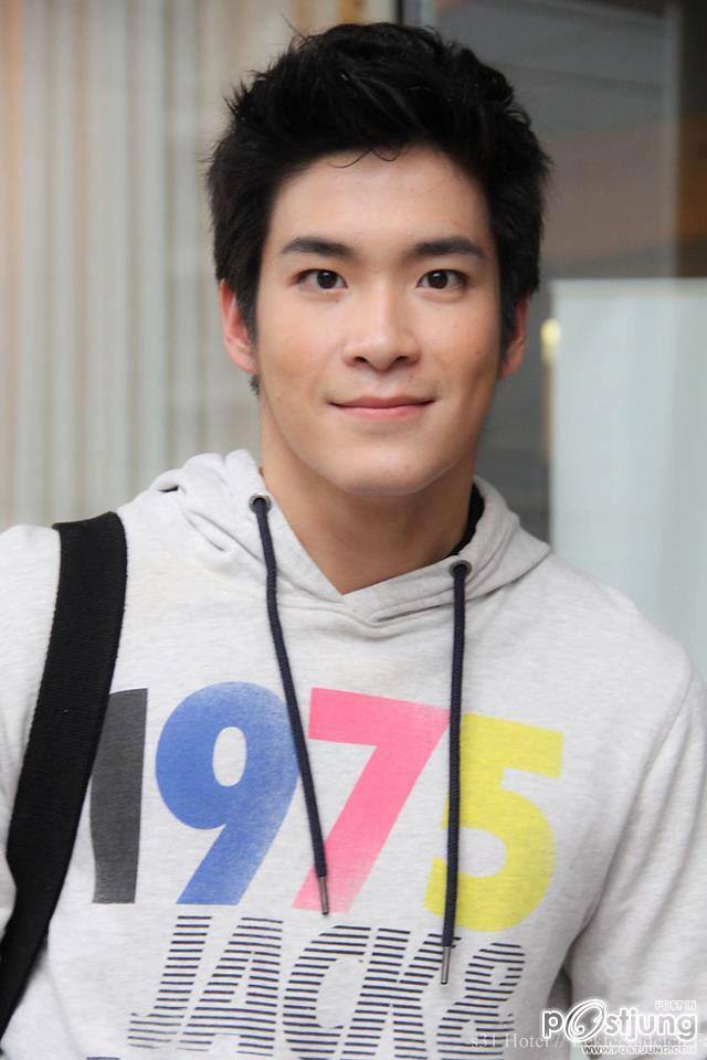 อาเล็ก  ธีรเดช เมื่อนก่อนเฉยๆ แต่ตอนนี้หลงเลย