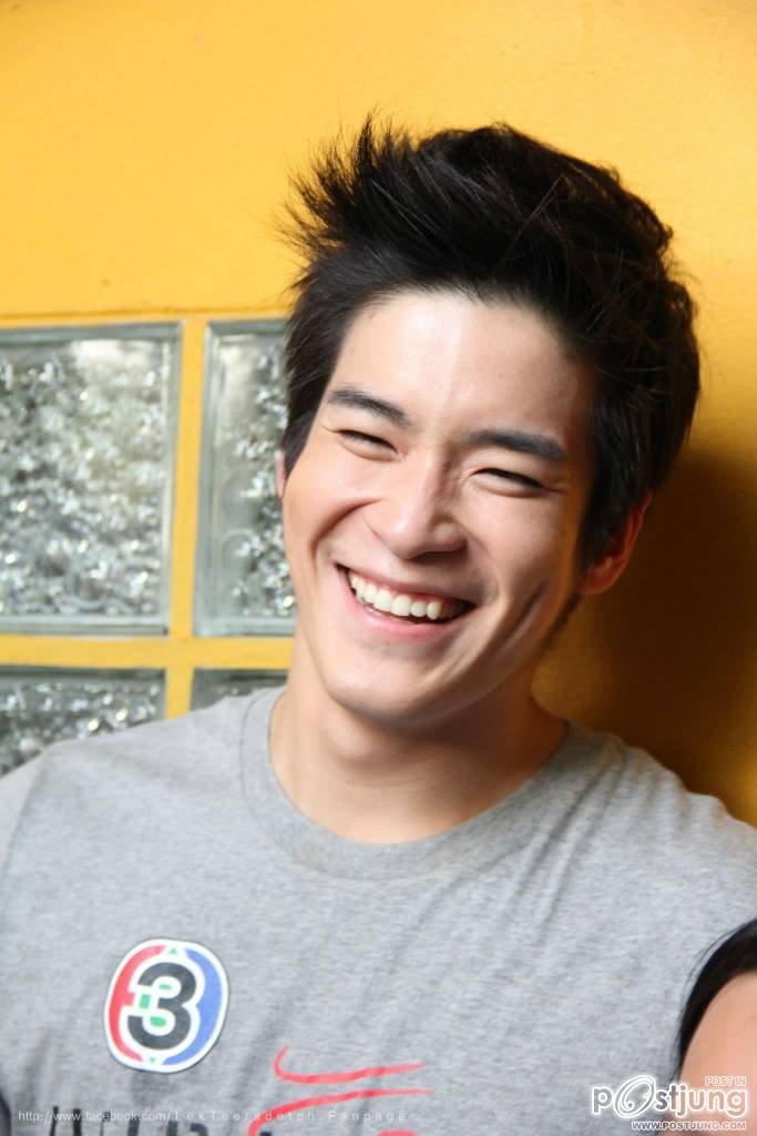 อาเล็ก  ธีรเดช รอยยิ้มทุกกริยาบทน่ารักๆ