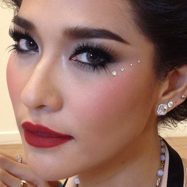 ดารา ก่อน และ หลังแต่งหน้า