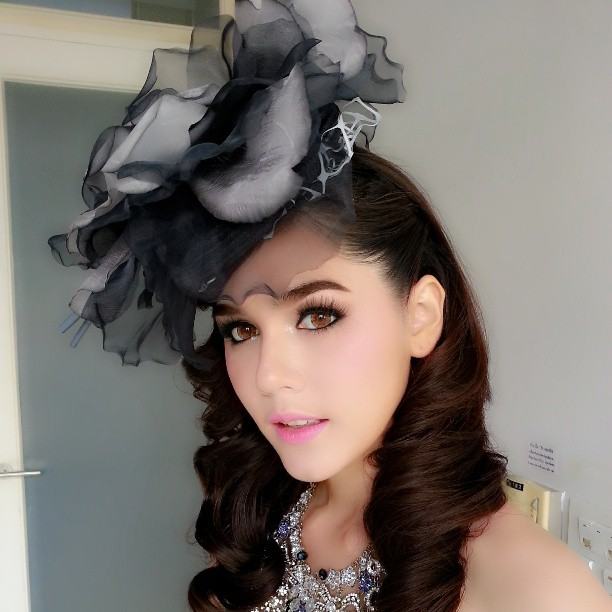 ดารา ก่อน และ หลังแต่งหน้า