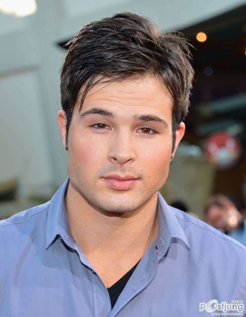 cody longoอกแน่นๆ