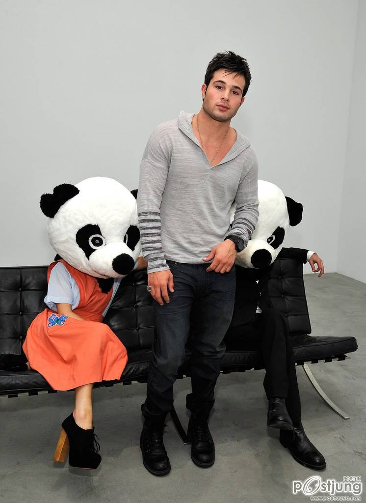 cody longoอกแน่นๆ