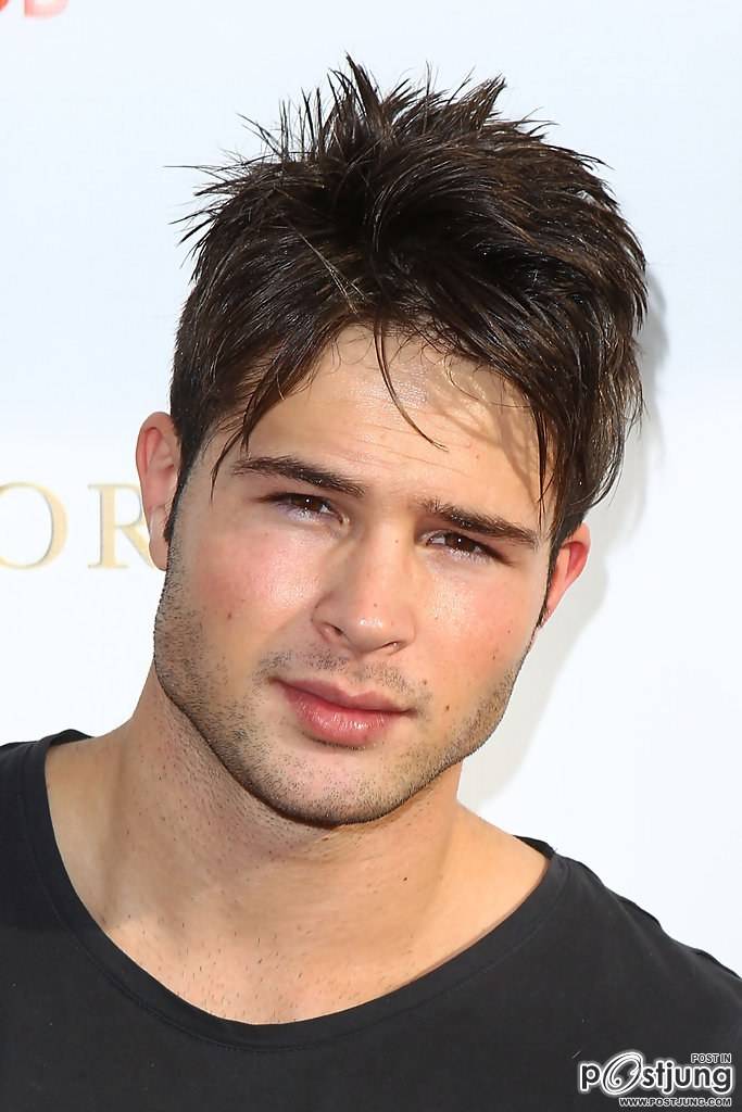 cody longoอกแน่นๆ