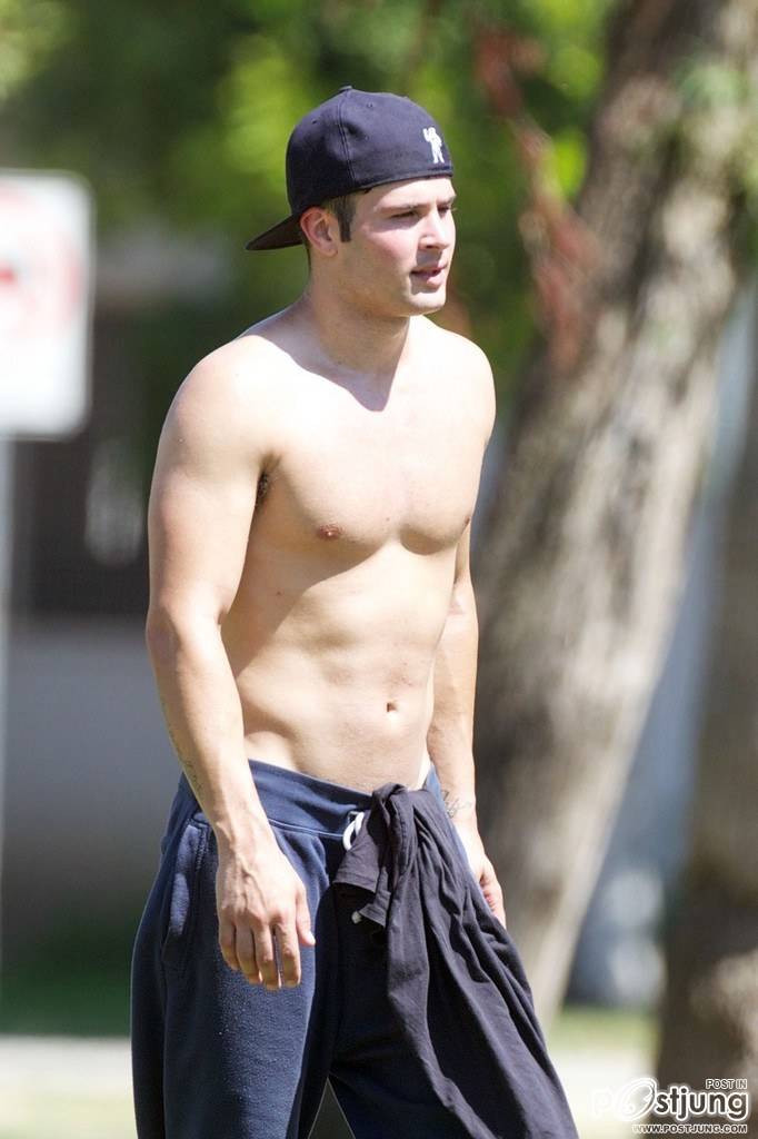 cody longoอกแน่นๆ