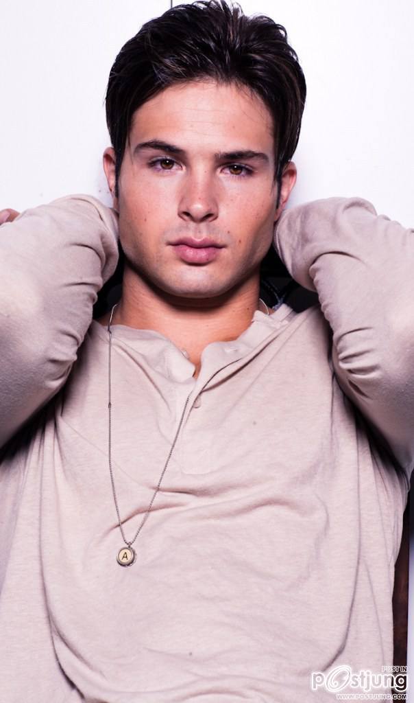 cody longoอกแน่นๆ