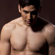 หนุ่มปินอยล่ำๆ