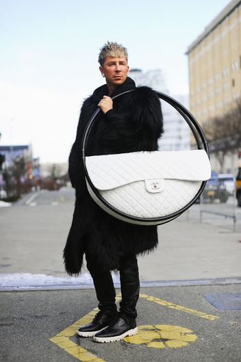 กระเป๋าถือ**ราคาแสนแพง** ที่กำลังฮิตกันทั่วบ้านทั่วเมือง