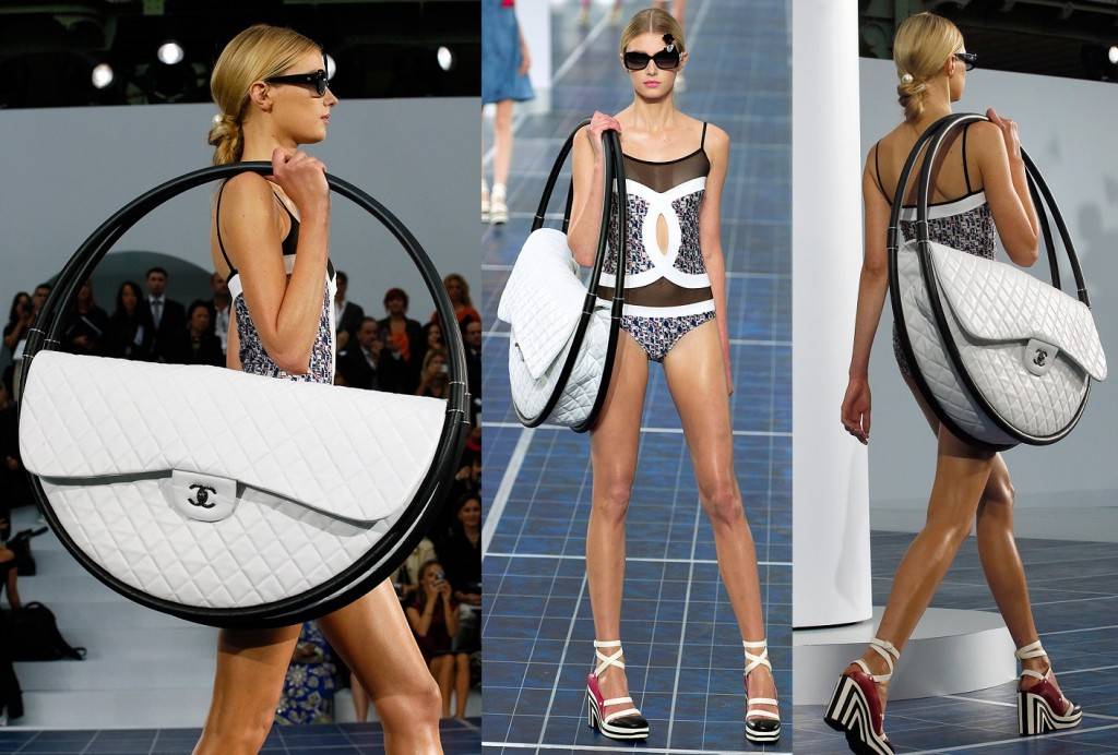 CHANEL hula hoop bag