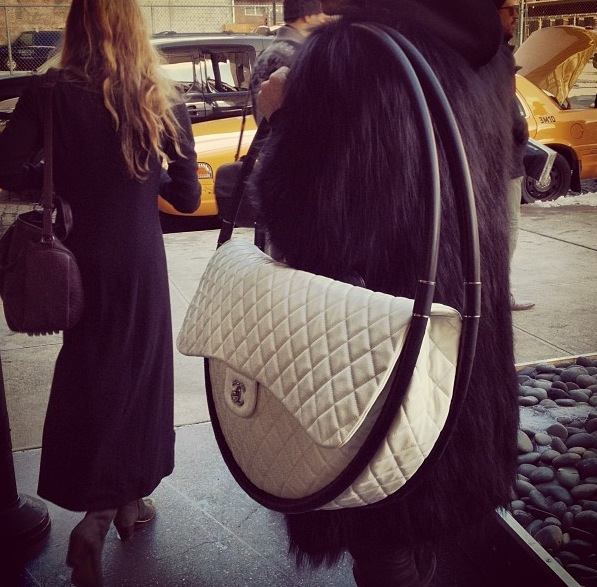 กระเป๋าถือ**ราคาแสนแพง** ที่กำลังฮิตกันทั่วบ้านทั่วเมือง