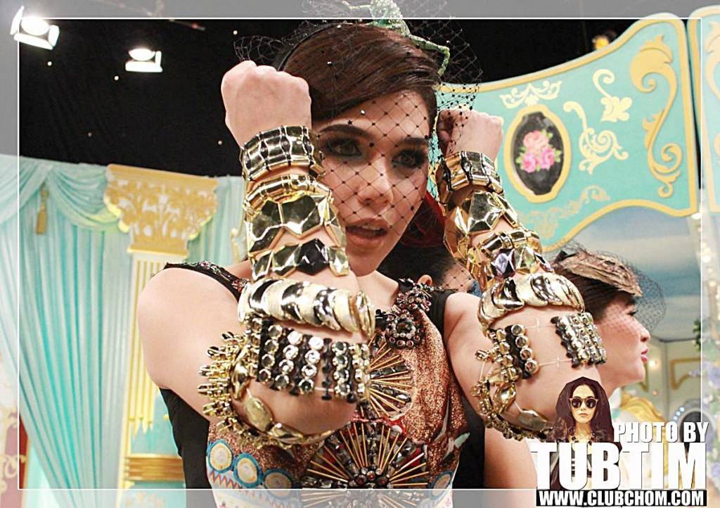 ชมพู่ - พลอย กับชุดสุดหรู 3 แช๊ป